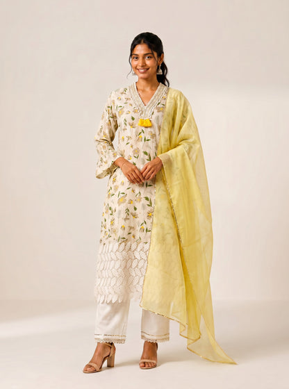 Zahra Noor Floral Kurta Pant Set with Chiffon Dupatta
